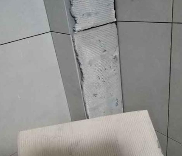 赣州市瓷砖空鼓维修公司分享下厨房瓷砖脱落的补救措施。